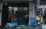 Nằm sát sông Tô Lịch nhưng mưa 1 tiếng, đường Bùi Xương Trạch ngập sâu 3 tiếng